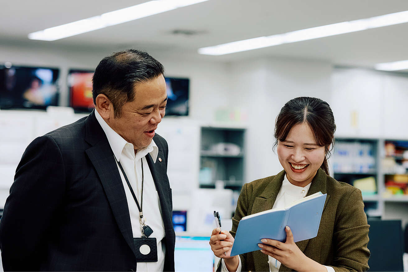 岩﨑 葵 業務中の様子03