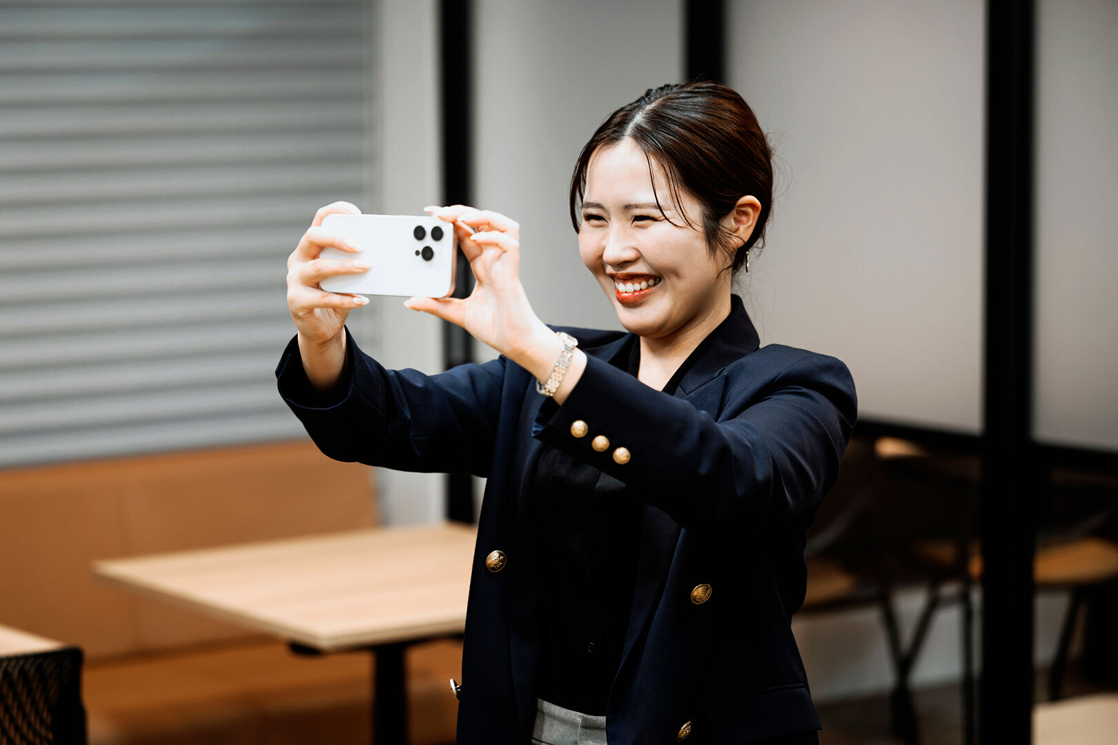 岩﨑 葵 業務中の様子04