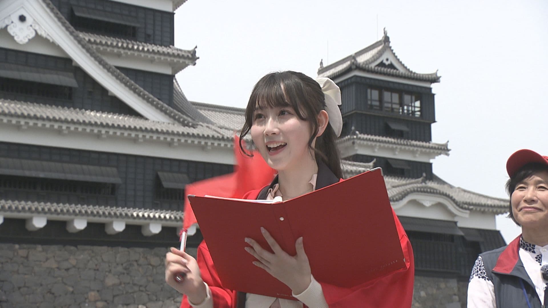 2026年4月　熊本城を案内する井上さん